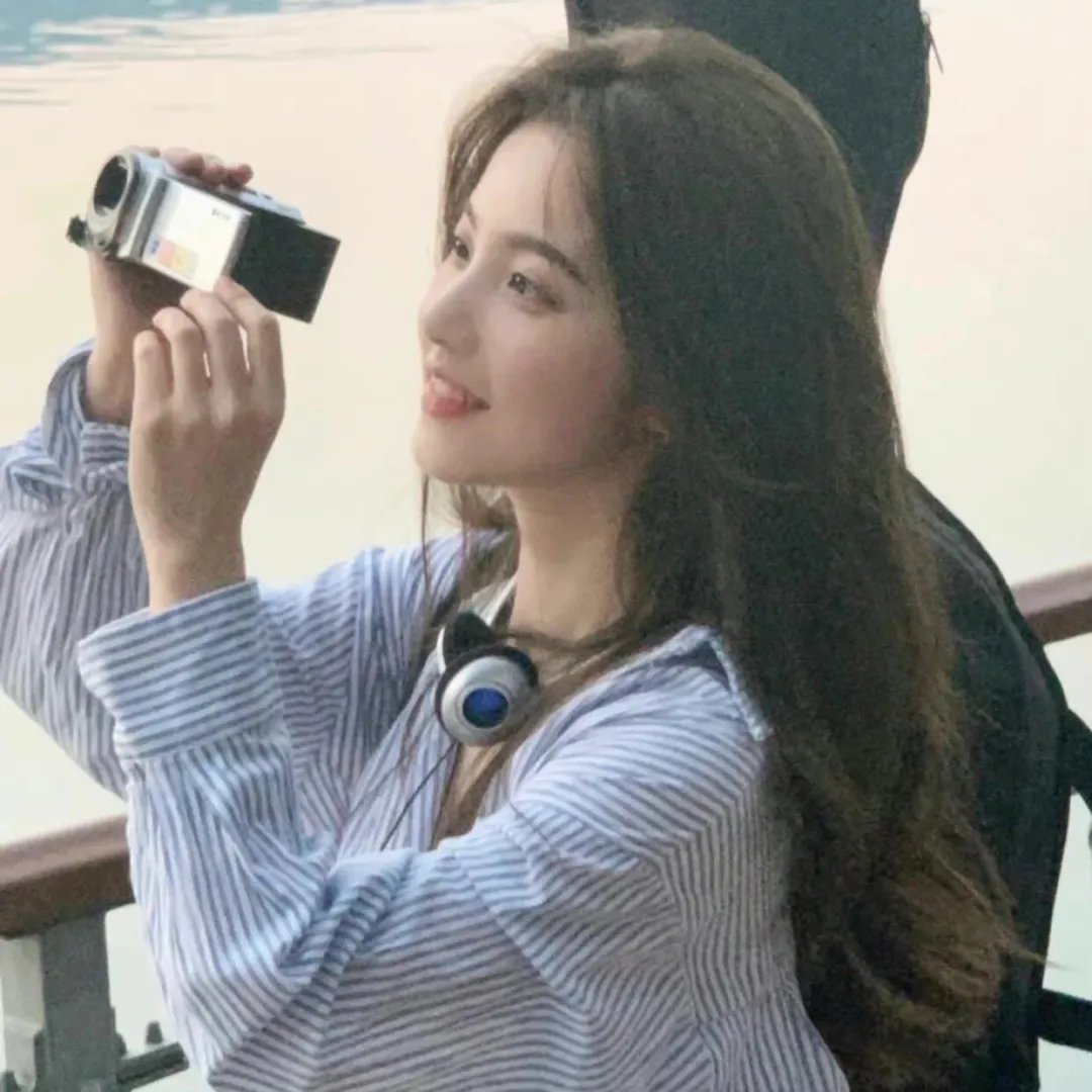 笼中女囚封面