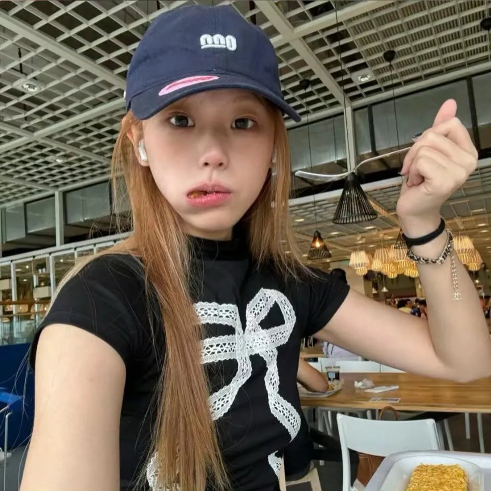 头号绯闻封面